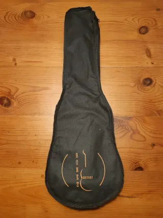 Ukelele de madera oscura