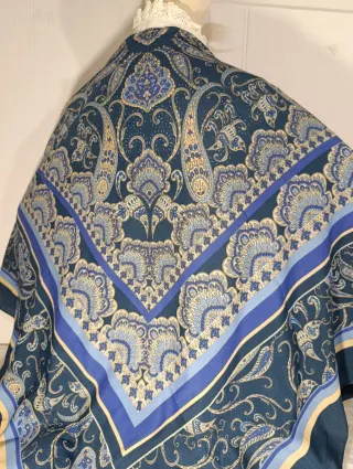 GRAN PAÑUELO SÍMIL SEDA INDUMENTARIA