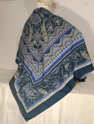 GRAN PAÑUELO SÍMIL SEDA INDUMENTARIA