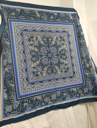 GRAN PAÑUELO SÍMIL SEDA INDUMENTARIA