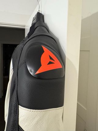 Mono Dainese 1 pieza Negro/Rojo/Blanco