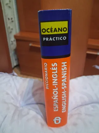 Océano Práctico Diccionario Español - Inglés / ...