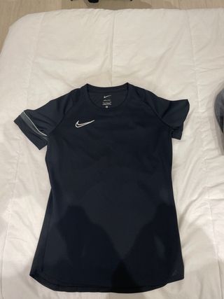 Camiseta deportiva Nike negra