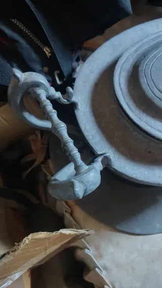 Sopera antigua de estaño