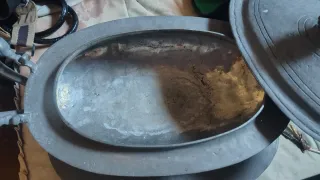 Sopera antigua de estaño