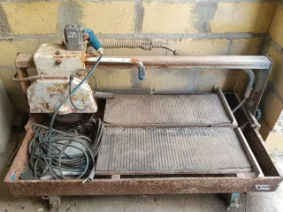 Cortadora de azulejos y lozas con disco de diamant