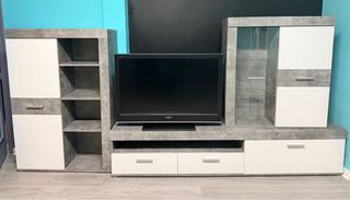 Mueble de TV gris y blanco, mesa elevable centeoce