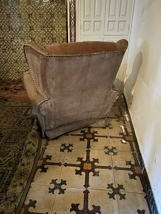 Sillón orejero a restaurar. Dos unidades.