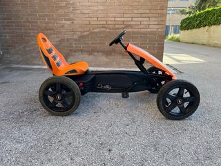 Coche a pedales naranja BERG