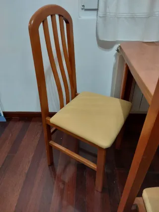 Mesa de comedor y 4 sillas
