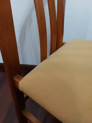 Mesa de comedor y 4 sillas