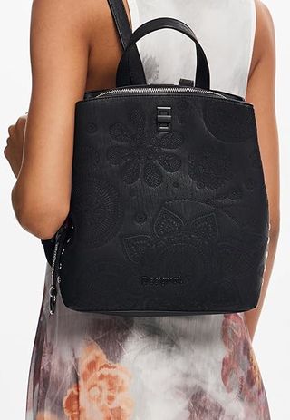 BOLSO MOCHILA DESIGUAL DEJAVU SUMY NEGRO