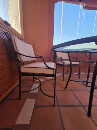 Mesa redonda cristal y 4 sillas