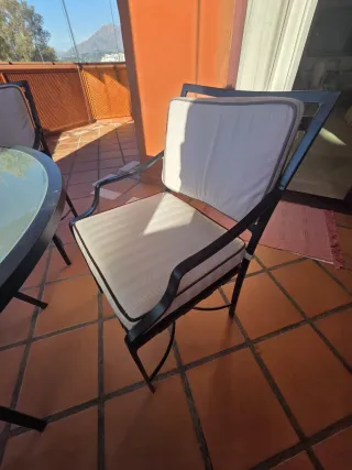 Mesa redonda cristal y 4 sillas