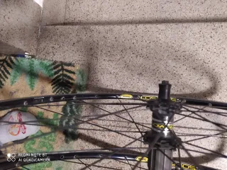 Llantas Mavic Cosmos y Sillín Titanio San Marco.