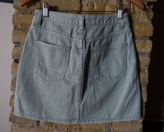 Falda verde de botones