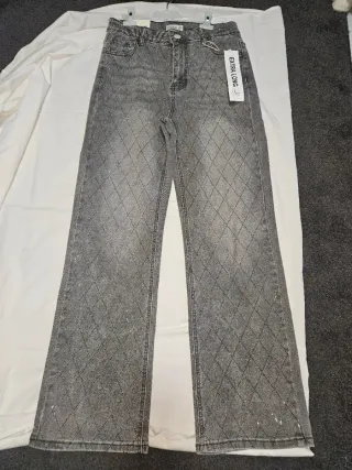 Pantalones vaqueros acampanados con estampado