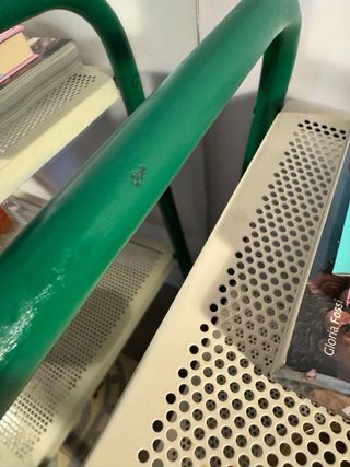 Mesa camarera auxiliar verde y blanca upcycled