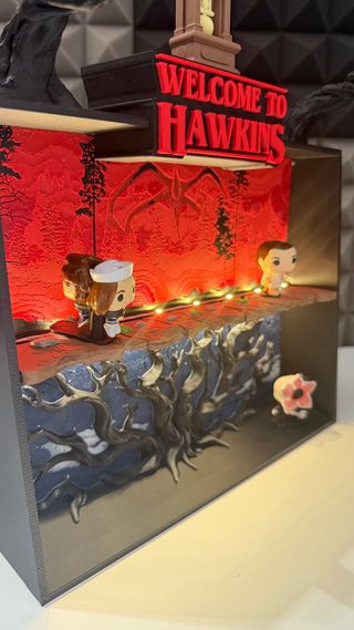 Espositore Funko Pop Stranger Things con luci