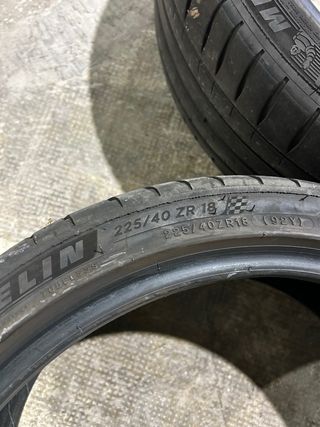 225/40/18 Michelin PS4