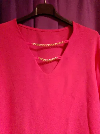 Maglia camicia fucsia con catenine