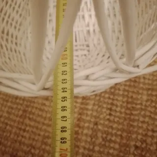 Cesta de mimbre blanca con asa