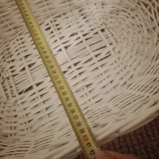 Cesta de mimbre blanca con asa