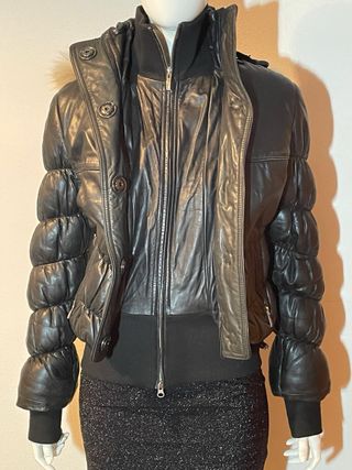 Cazadora Arma Cuero Negra con Capucha