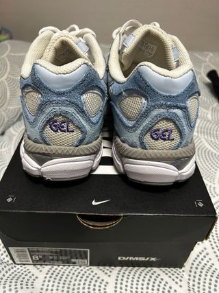 Zapatillas Asics Azules y Blancas