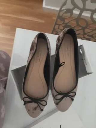 Manoletinas de ante beige y marrón