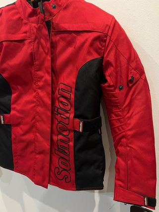 Chaqueta de moto Solmotion roja y negra