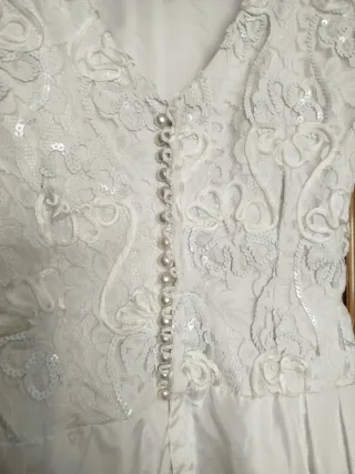 Vestido de Novia Blanco con cuerpo de bordado