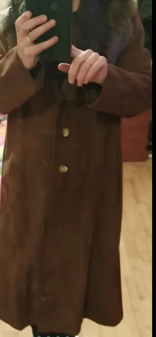 Abrigo de piel marrón