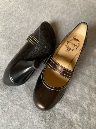 Zapatos de piel clásicos y elegantes