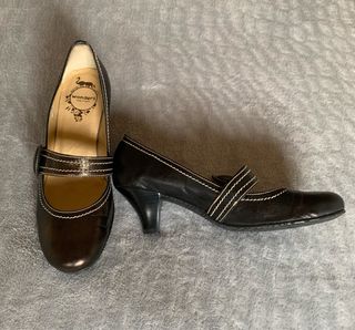 Zapatos de piel clásicos y elegantes