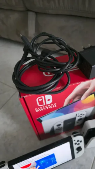 Nintendo Switch OLED Bianca 64GB