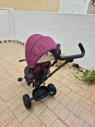 Triciclo infantil con capota y manillar