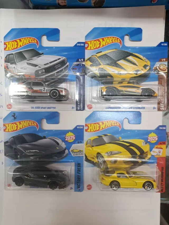 Hot Wheels 4 autos: Audi, Lamborghini, Ferrari, Vi