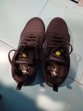 Zapatos de seguridad U-Power negros y grises