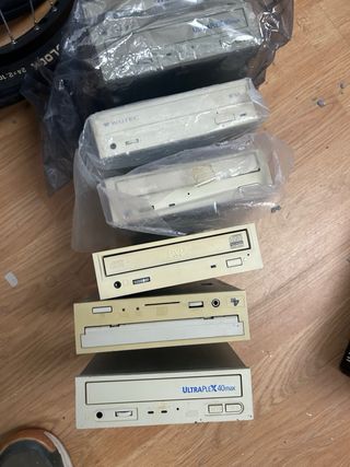 Lector/Grabador CD/DVD la pareja 100€ 4x teac