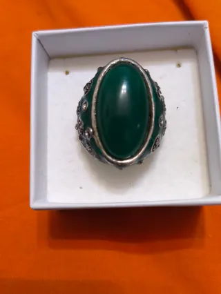 Anillo verde acero con detalles plateados