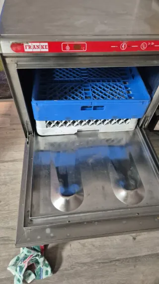 Lavastoviglie industriale