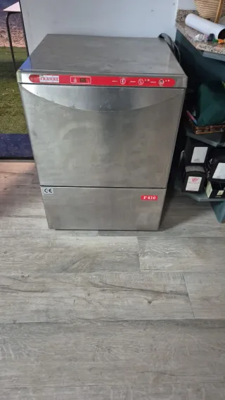 Lavastoviglie industriale