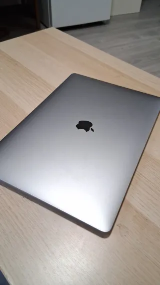 MacBook Pro 2018 16GB RAM 256GB SSD - TouchBar