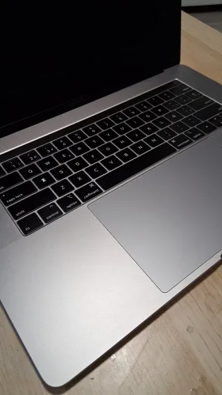 MacBook Pro 2018 16GB RAM 256GB SSD - TouchBar