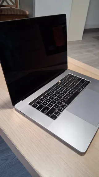 MacBook Pro 2018 16GB RAM 256GB SSD - TouchBar