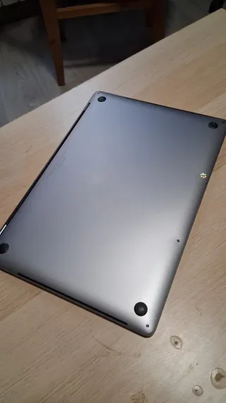 MacBook Pro 2018 16GB RAM 256GB SSD - TouchBar