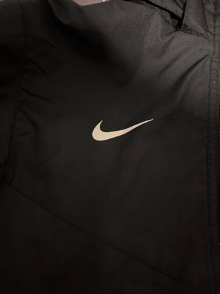 Chaqueta Nike Negra con Capucha