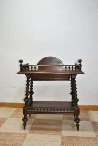 Antigua Mesa auxiliar de madera tallada Alfonsina