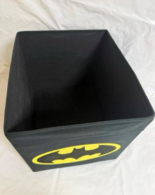 Caja de tela negra con logo Batman